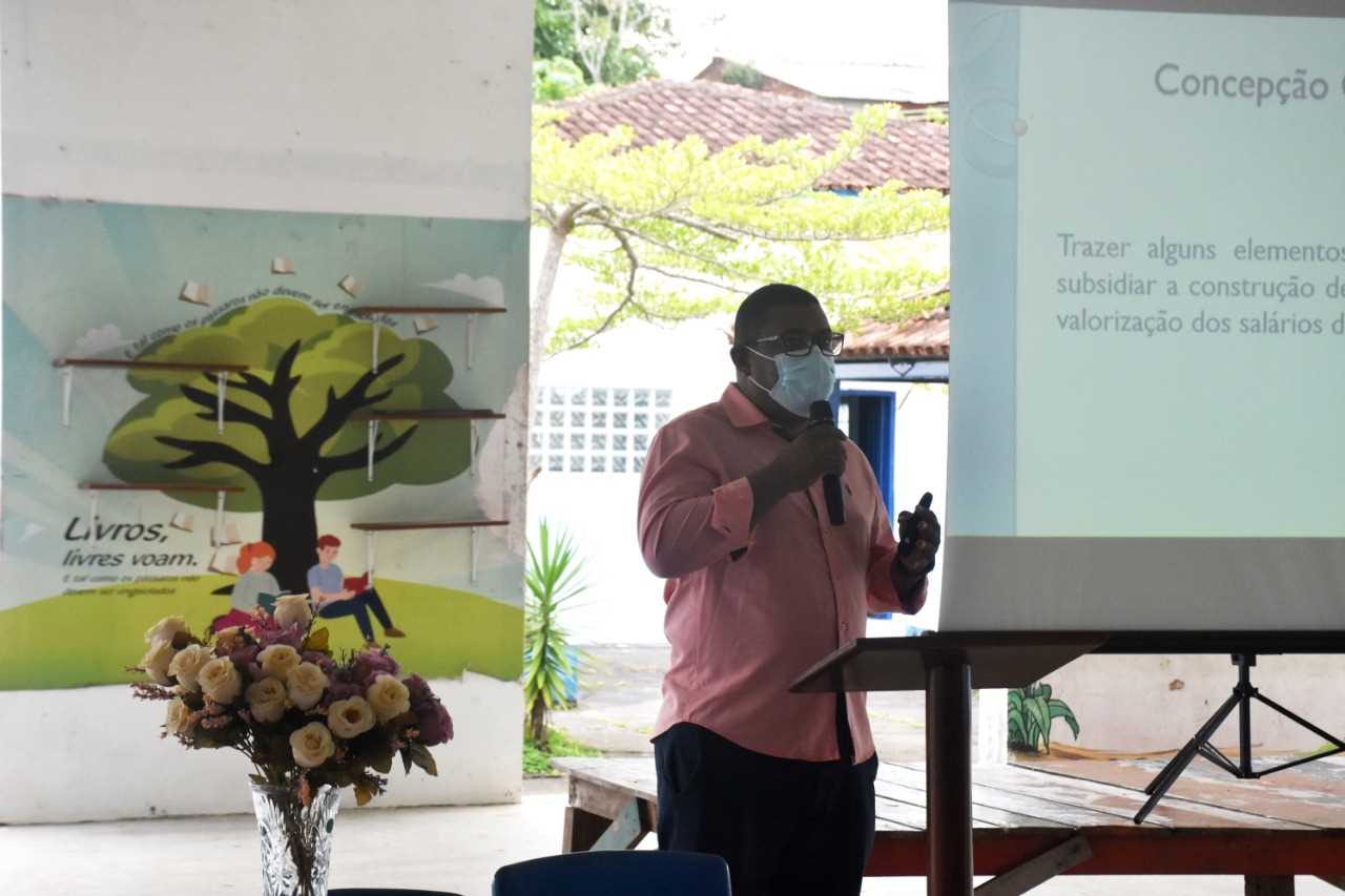 Camacã: Prefeito, Jurídico e Consultoria se reúnem com professores e APLB para dar informação sobre o reajuste do piso salarial